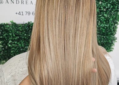 Glattes blondes Haar bei Andrea Hair Studio[Latein und multikultureller ], Bern, Bern, CH.