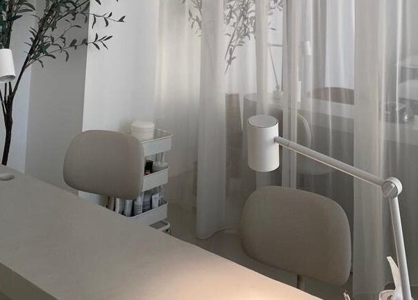 Chic interior at De Oliva Spa, Riyadh, SA with elegant decor and calm ambiance.