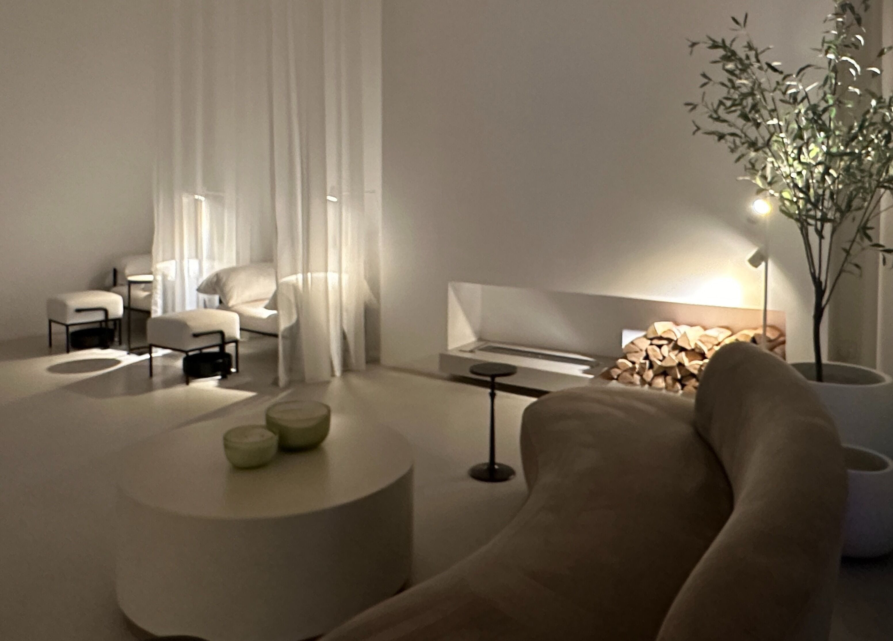 Elegant relaxation area at De Oliva Spa, Riyadh, SA, featuring cozy seating and ambient lighting.