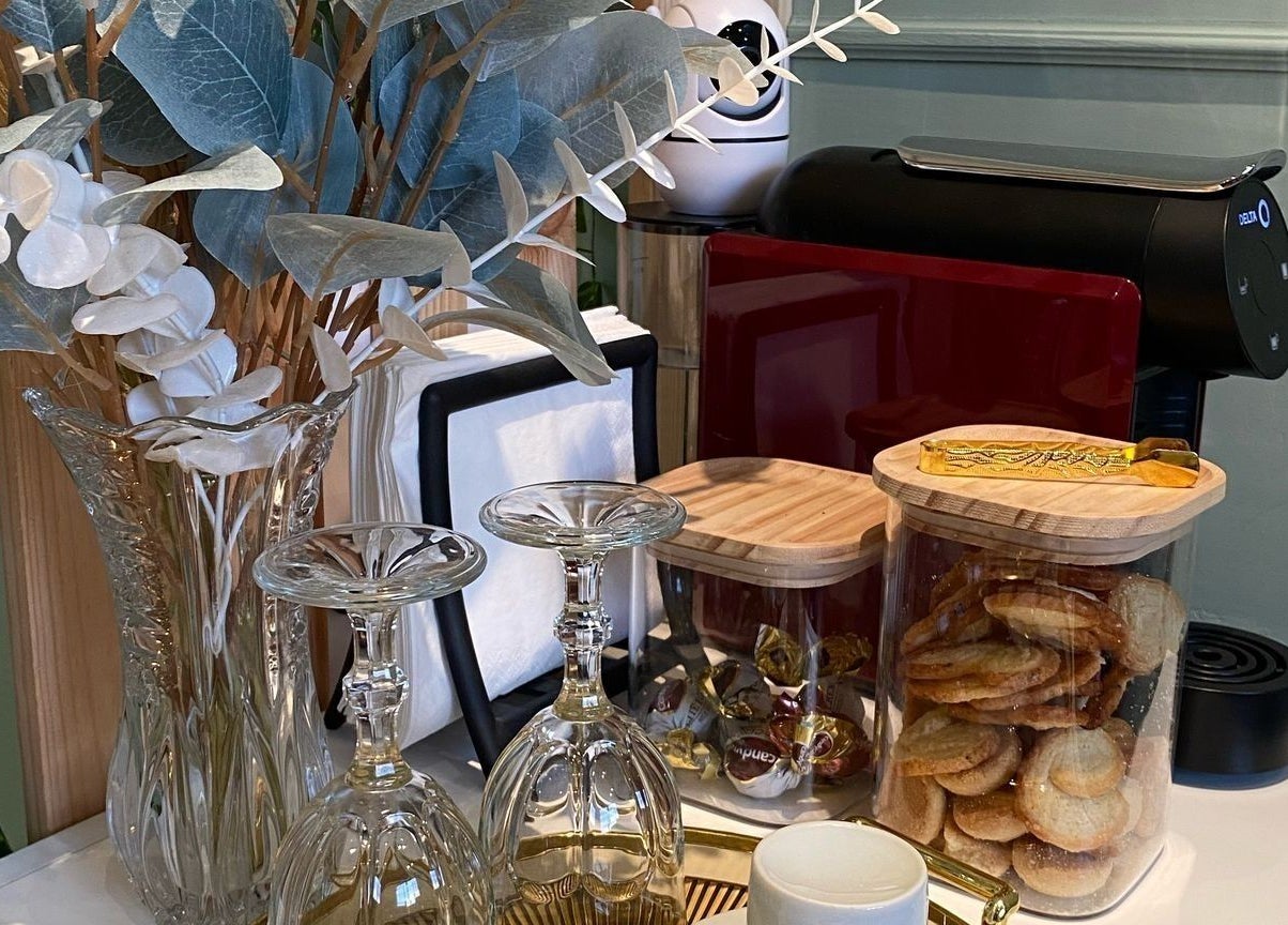 Espaço de café acolhedor no Studio Bruna Beauty, Parede-Cascais, Lisboa, PT.