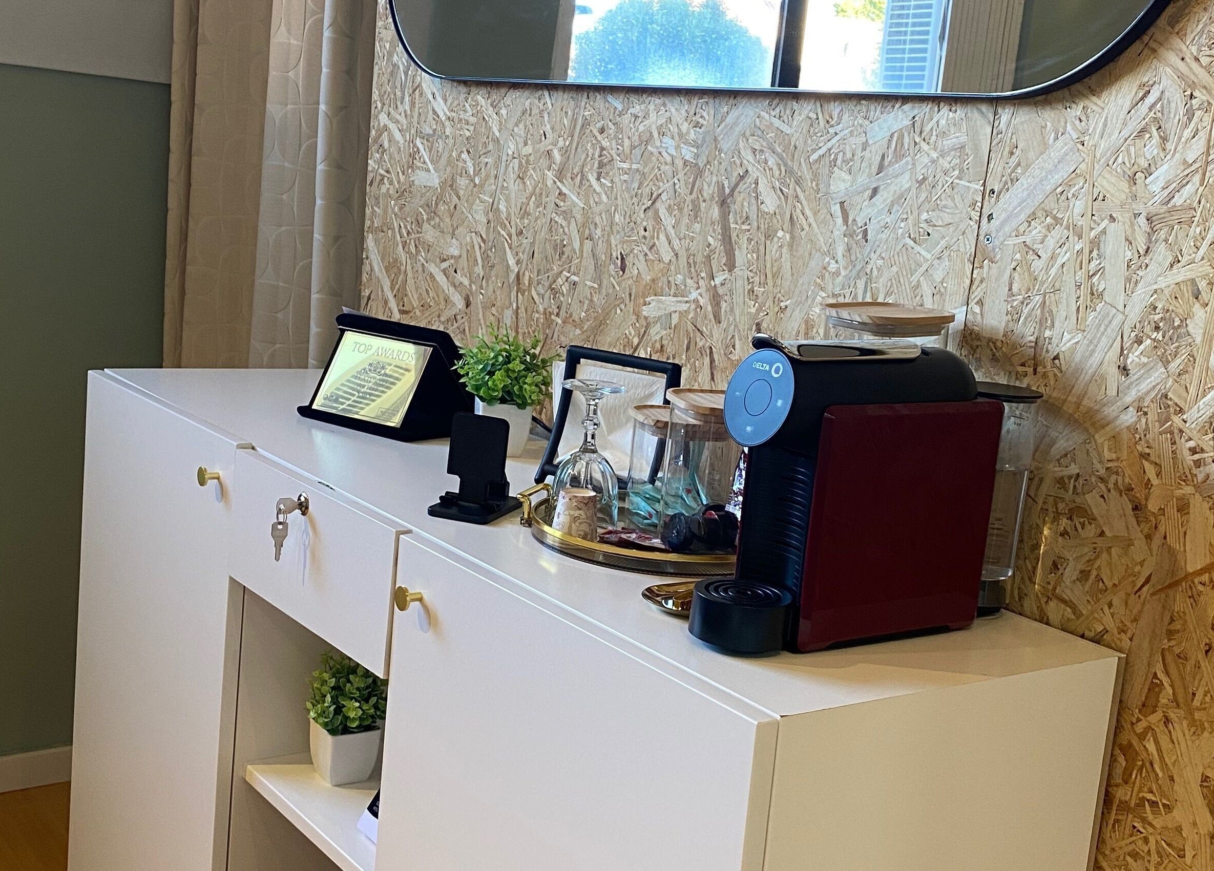 Área de café estilosa no Studio Bruna Beauty, Parede- Cascais, Lisboa, PT, com decoração moderna.