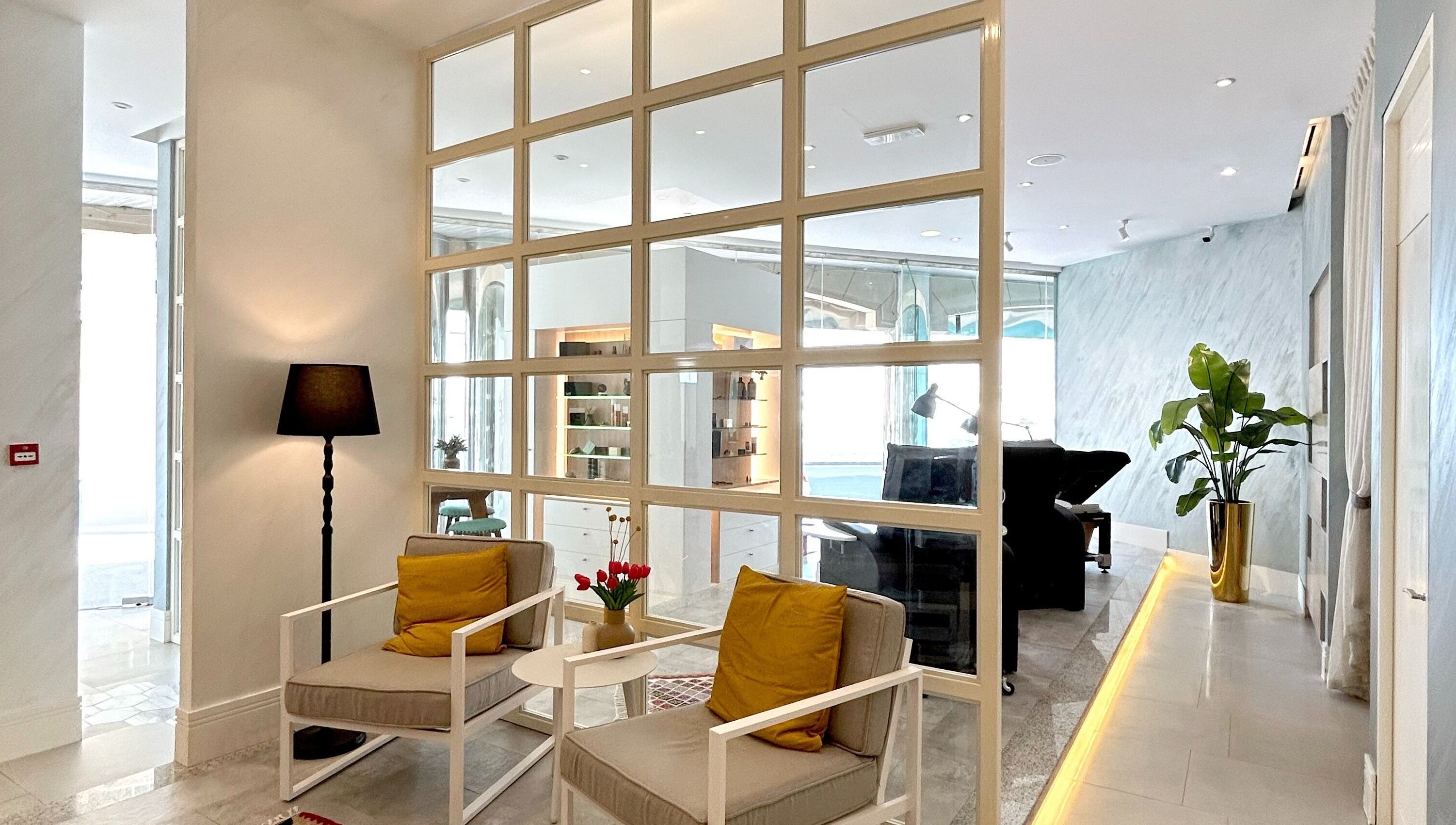 Relaxing lounge at Hammam Al Andalus Gents Salon and Spa, Dubai, Dubai, AE with modern decor and vibrant plants.