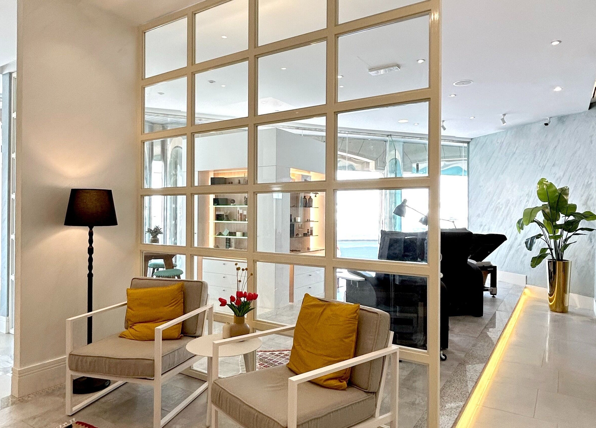 Relaxing lounge at Hammam Al Andalus Gents Salon and Spa, Dubai, Dubai, AE with modern decor and vibrant plants.