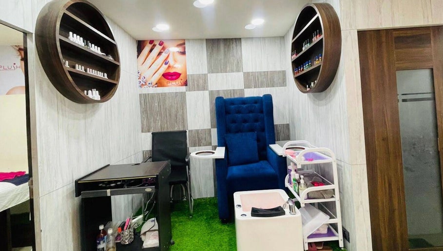 Gambar Plush Salon And Makeup Academy 1