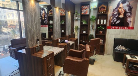 Gambar Plush Salon And Makeup Academy 2