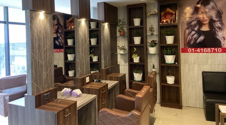 Gambar Plush Salon And Makeup Academy 3