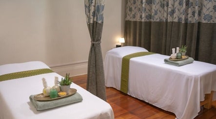 Golden Fingers Thai Massage - Morningside image 3