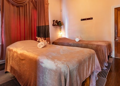 Relaxing massage room at Golden Fingers Thai Massage - Kingsland, Auckland. Cozy beds and warm lighting in NZ.