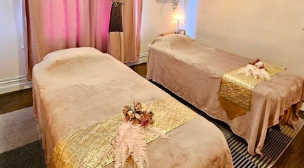 Relaxing massage room at Golden Fingers Thai Massage Kingsland, Auckland, NZ with two cozy beds and soft lighting.