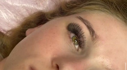 Her Lash and Brow Specialist image 3