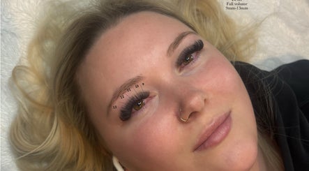 Her Lash and Brow Specialist image 2