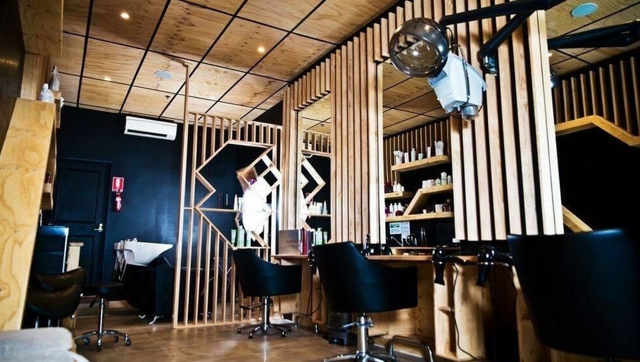 Who Salon (at Lonsdale St) afbeelding 1