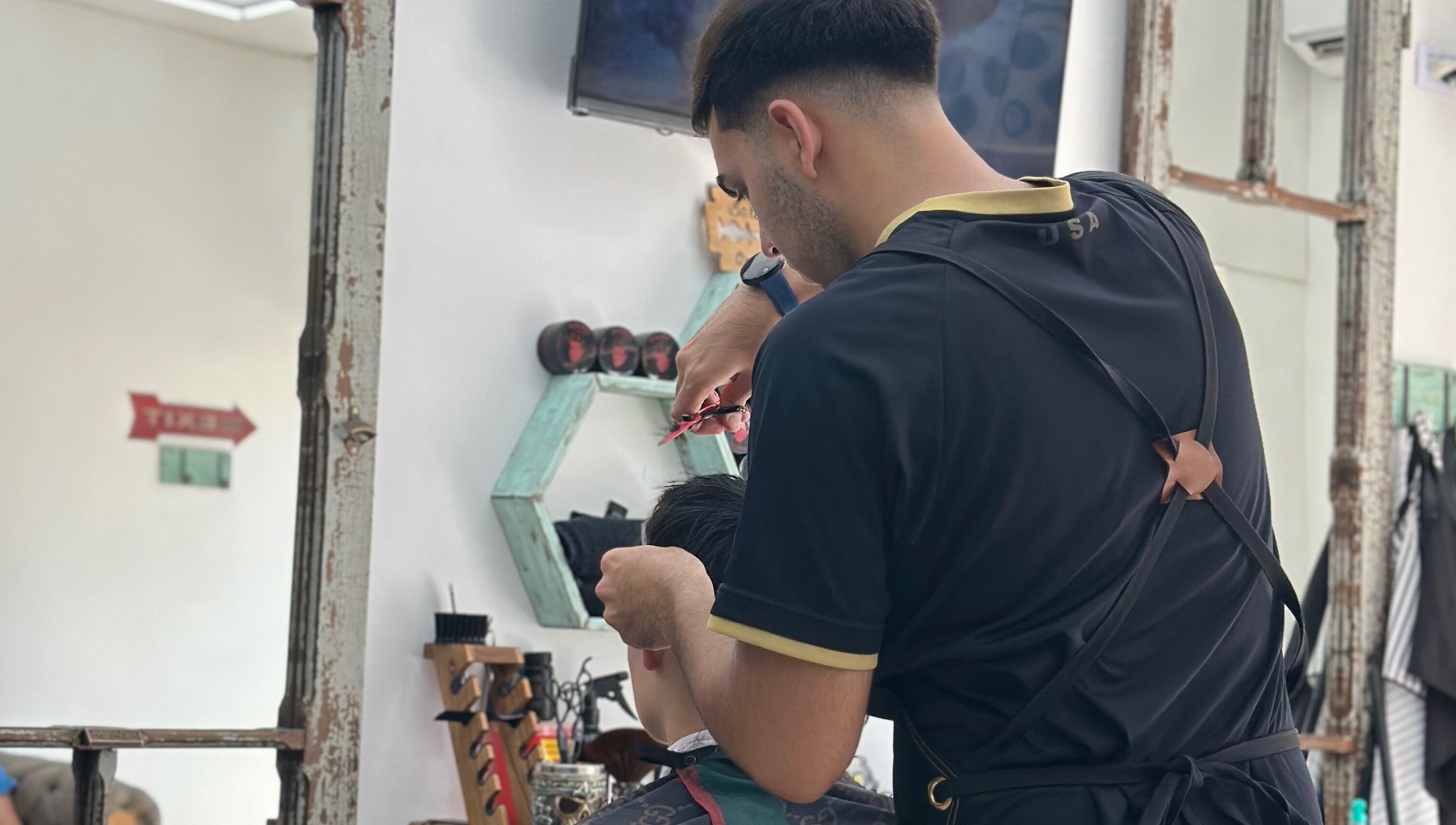 Estilista en MB Barber corta cabello en San Nicolás De Los Arroyos, Provincia De Buenos Aires, AR.