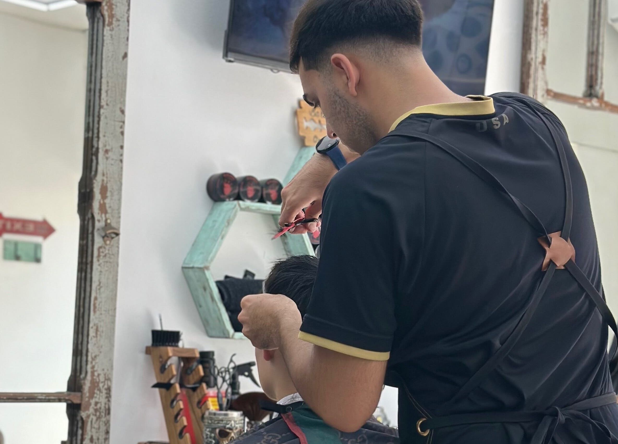 Estilista en MB Barber corta cabello en San Nicolás De Los Arroyos, Provincia De Buenos Aires, AR.