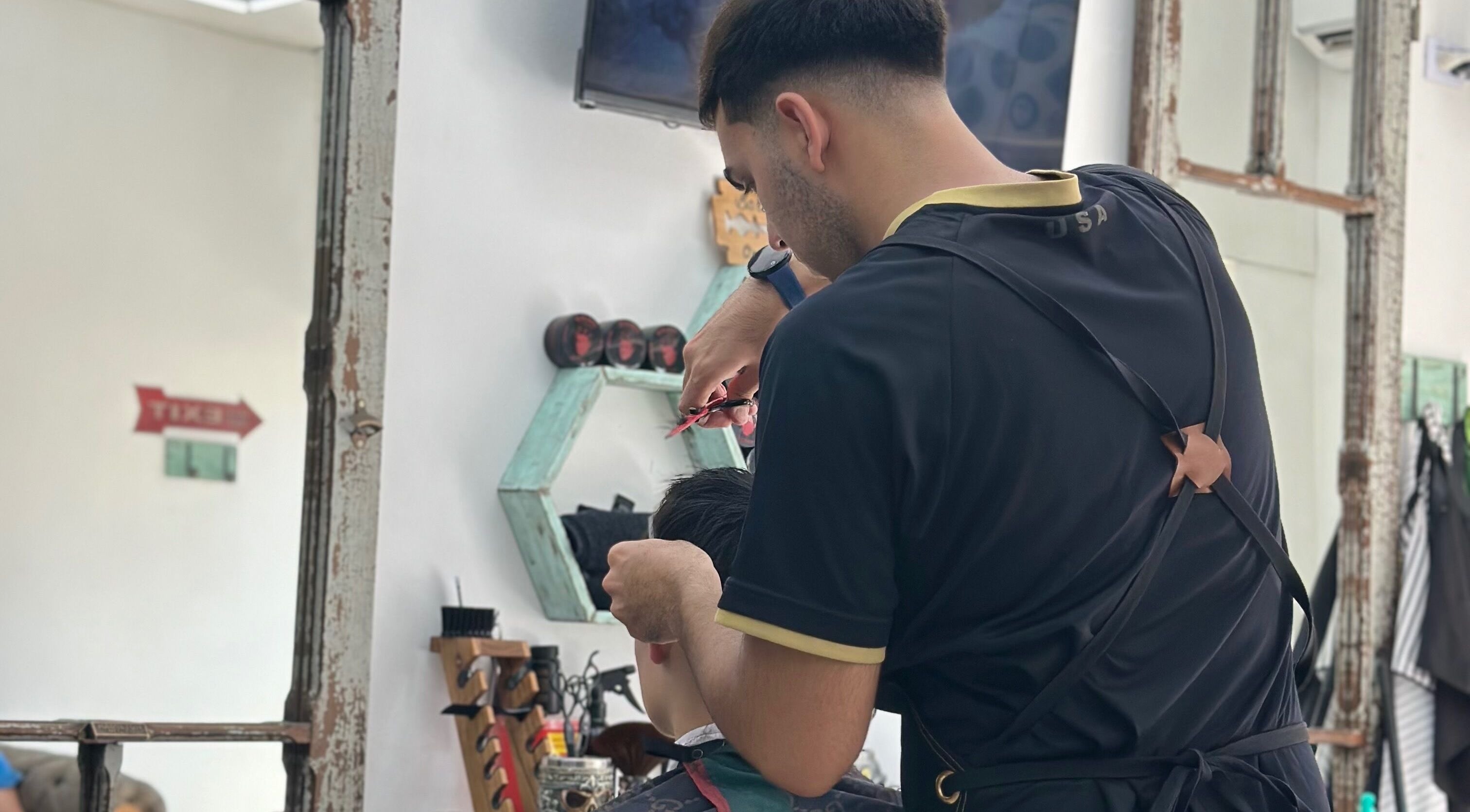 Estilista en MB Barber corta cabello en San Nicolás De Los Arroyos, Provincia De Buenos Aires, AR.