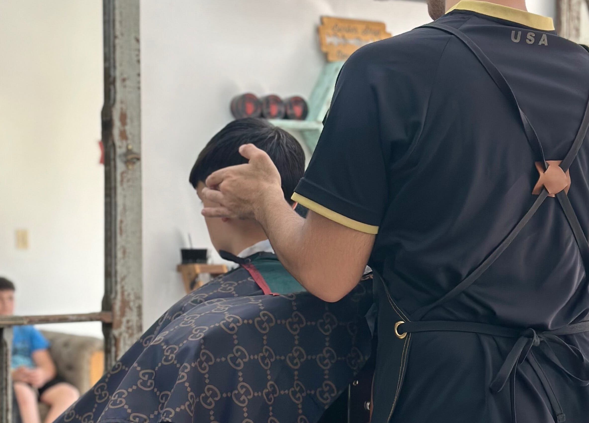 Servicio de peluquería en MB Barber, San Nicolás De Los Arroyos, Provincia De Buenos Aires, AR.