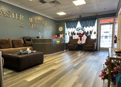Inviting reception area of Master Massage and Spa in Knoxville, Tennessee, US showcasing warmth and comfort.