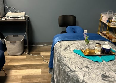 Relaxing massage room at Master Massage and Spa, Knoxville, Tennessee, US, showcasing a comfortable setup.