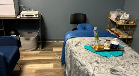 Relaxing massage room at Master Massage and Spa, Knoxville, Tennessee, US, showcasing a comfortable setup.