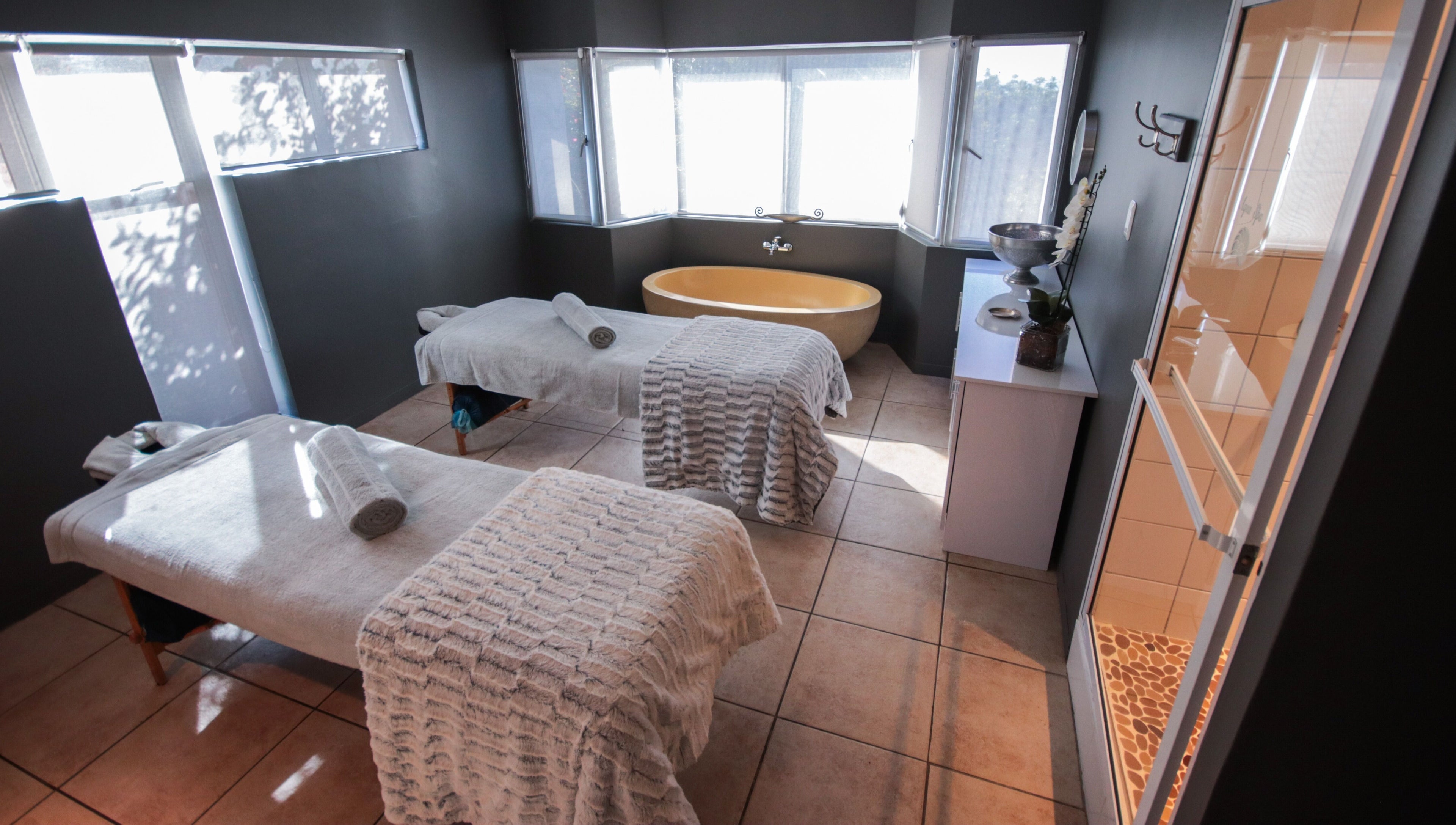 Relaxing massage room at Aqua Spa and Skin, 14 Dr BB Keet Street, Noorsekloof, J-Bay, Jeffreys Bay, Eastern Cape, ZA.