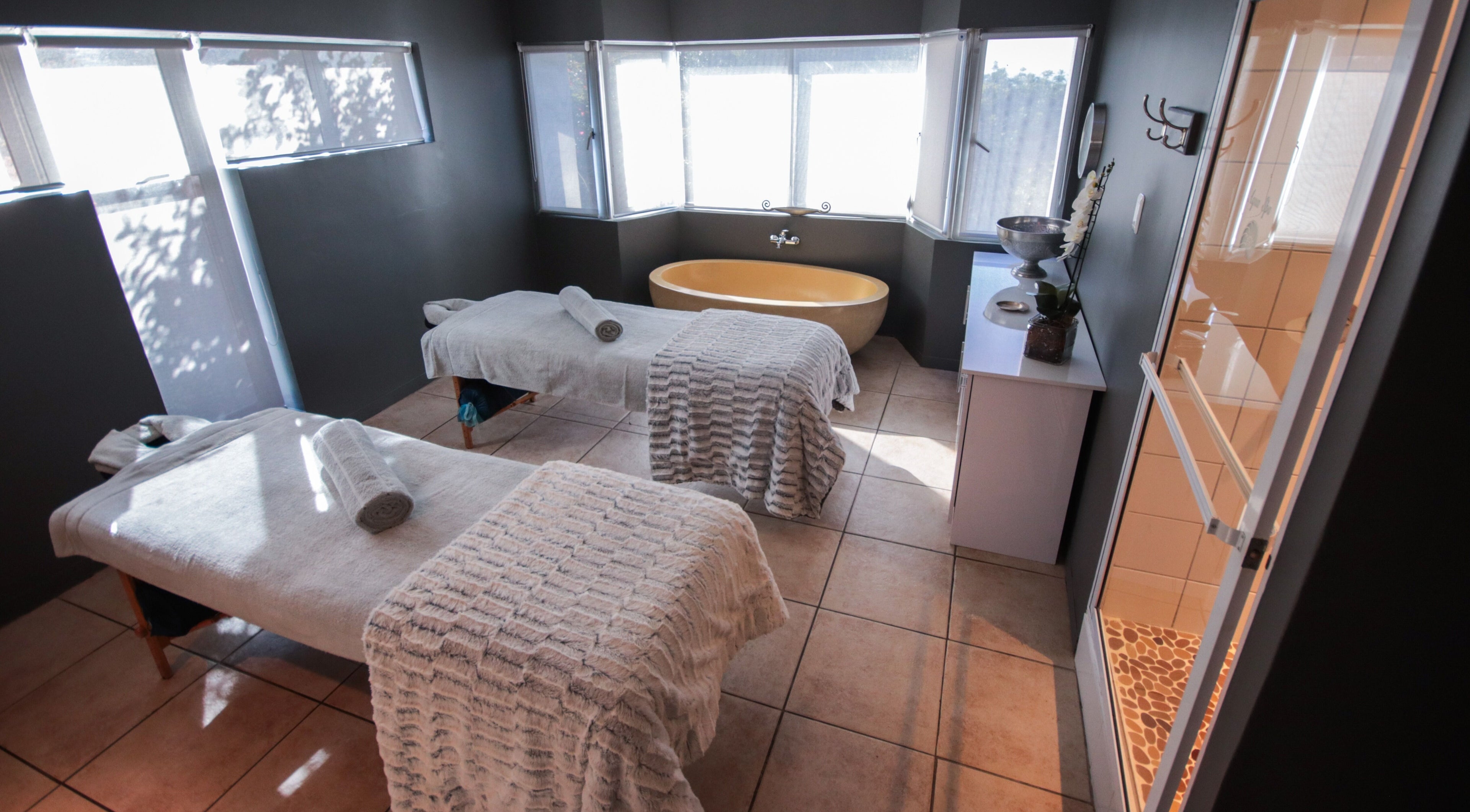 Relaxing massage room at Aqua Spa and Skin, 14 Dr BB Keet Street, Noorsekloof, J-Bay, Jeffreys Bay, Eastern Cape, ZA.