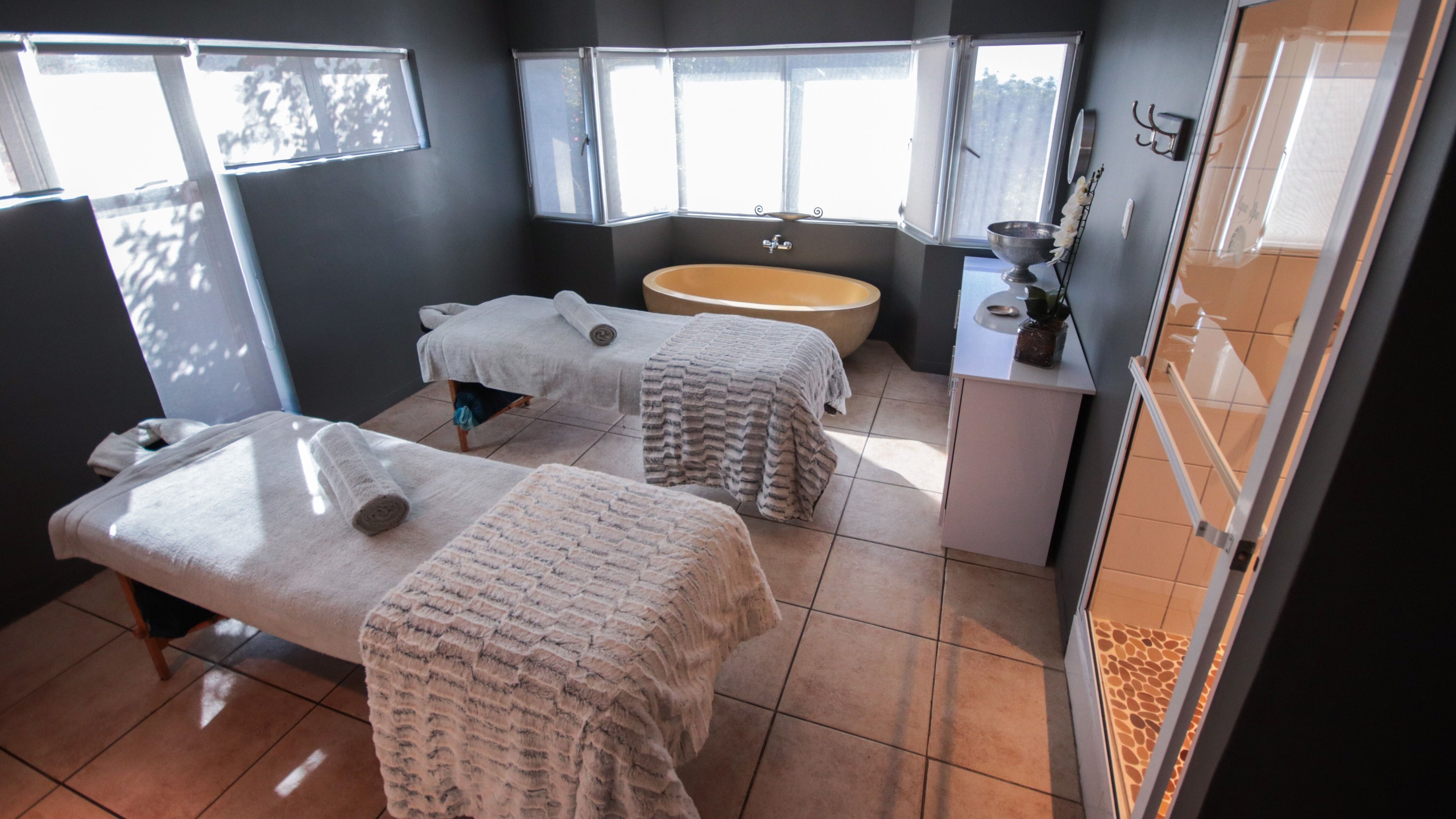 Relaxing massage room at Aqua Spa and Skin, 14 Dr BB Keet Street, Noorsekloof, J-Bay, Jeffreys Bay, Eastern Cape, ZA.