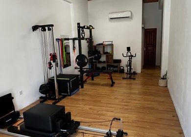 Modern gym equipment in a bright room at Theramotion Physiotherapy, Λευκωσία, Λευκωσία, CY.