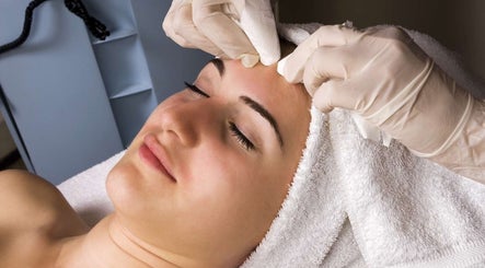 Eleni Karvela - Skin Wellness
