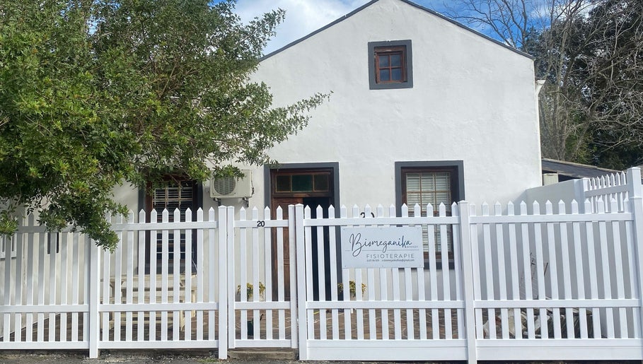Front view of Biomeganika Fisioterapie (Anika Boshoff Fisioterapie) in Wellington, Western Cape, ZA with a white fence.