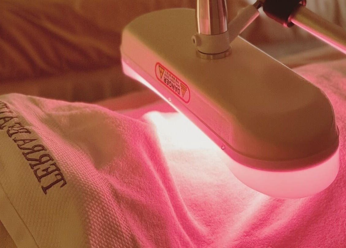 Relaxing LED therapy at Terra Beauty單次收費美容 in Kowloon, HK for rejuvenating skincare experience.