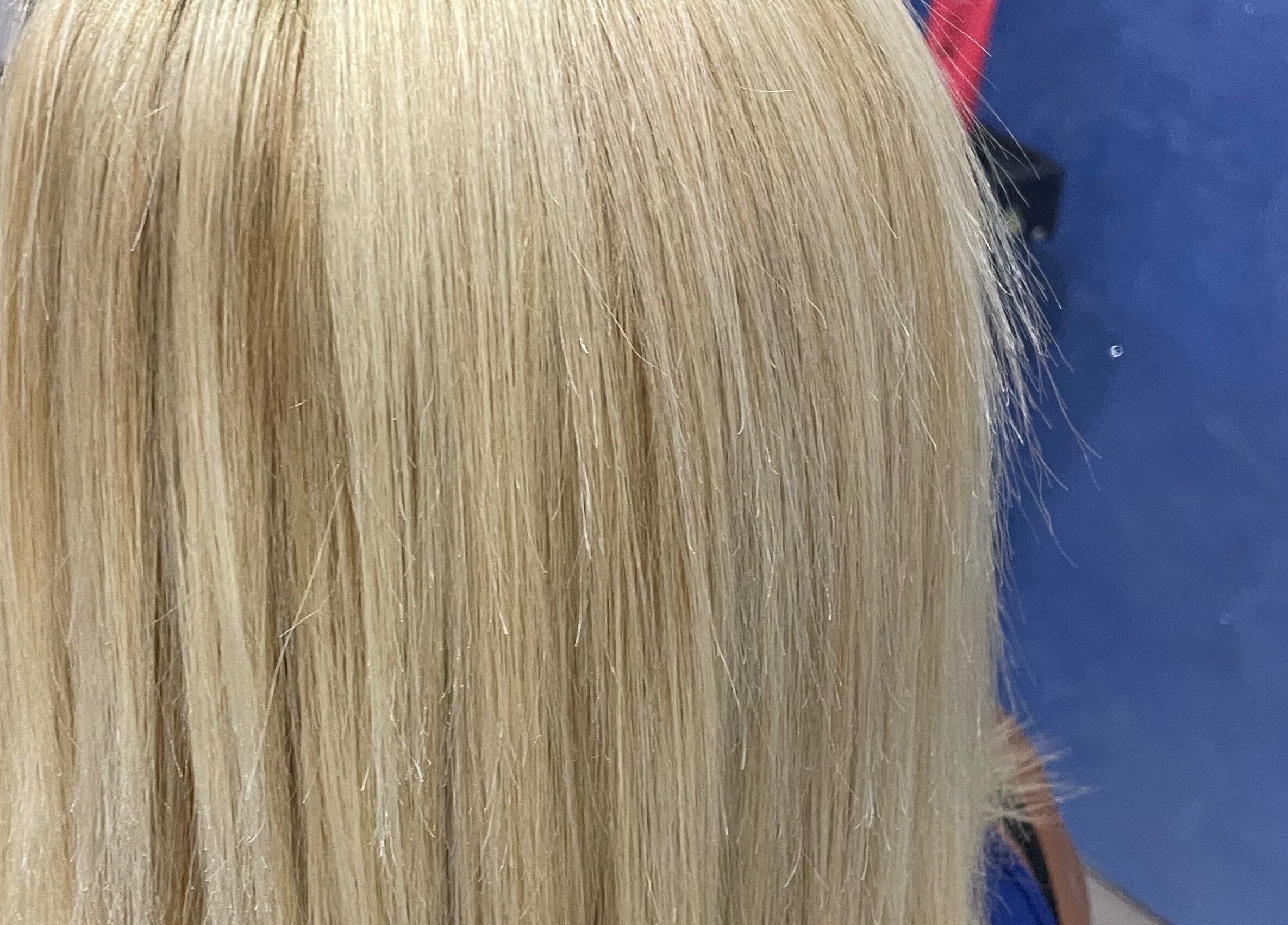 Capelli lisci e biondi a MC Carrisi Parrucchieri, Foggia, Puglia, IT.