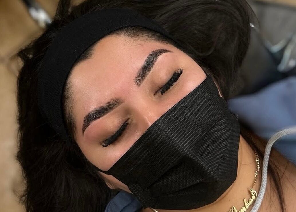 Beautifully crafted eyebrows at Brow Beauty LA, Los Ángeles, California, US.
