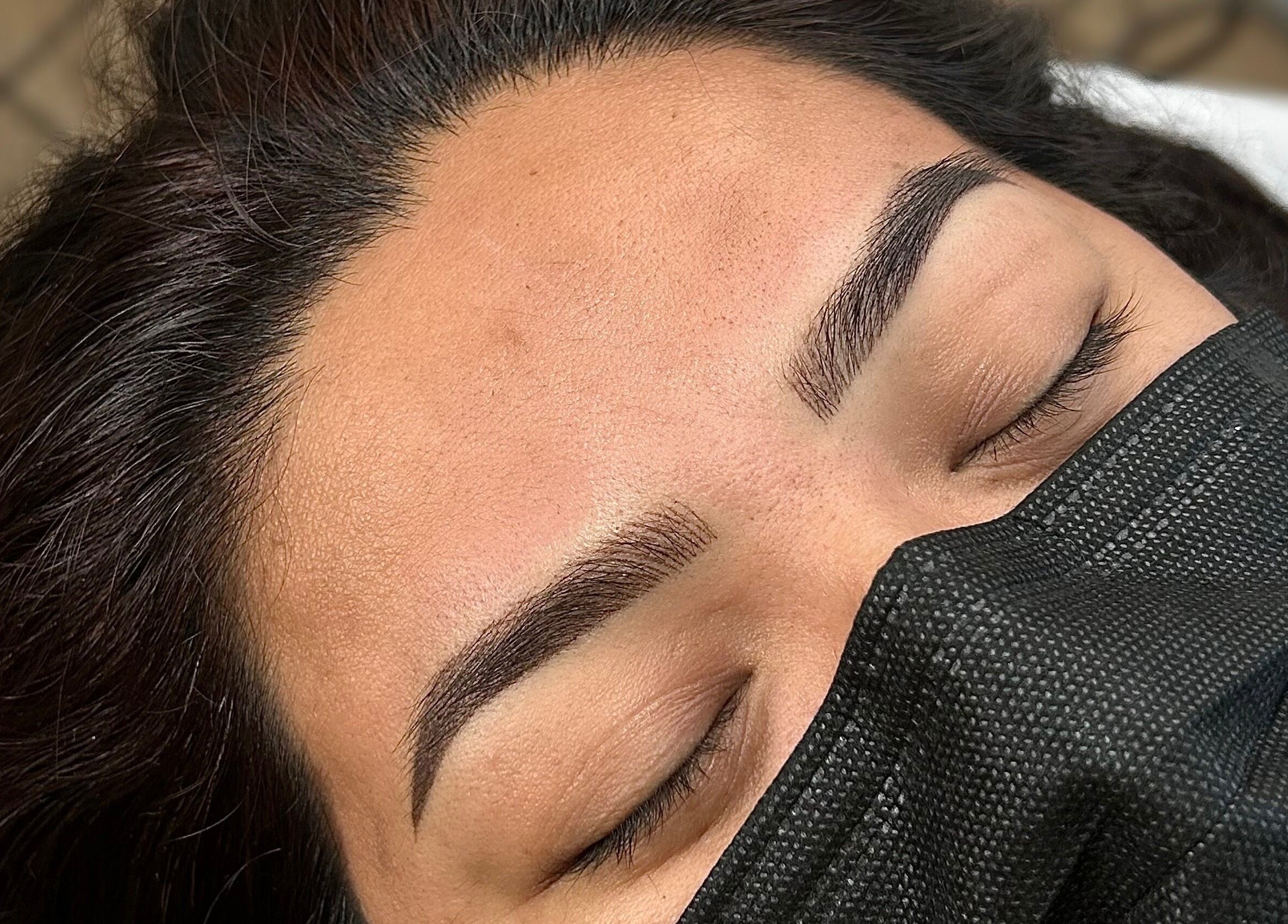 Close-up of freshly styled eyebrows at Brow Beauty LA, Los Ángeles, California, US.