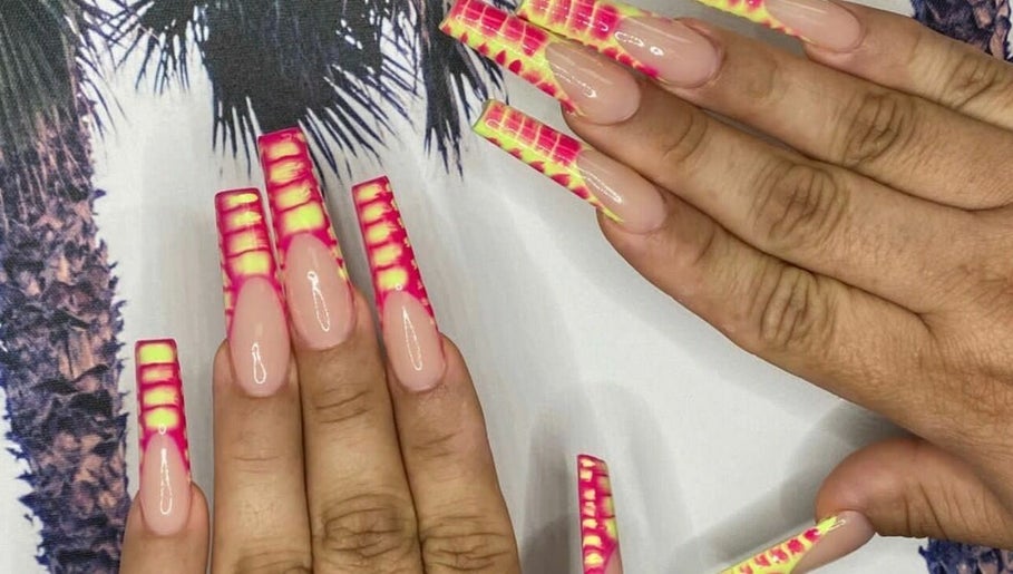 Meticulous Nails by Lil, LLC billede 1