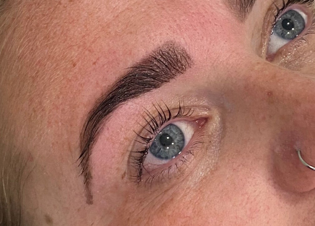 Close-up of expertly shaped eyebrows at B Studio, Erskine, Western Australia, AU, showcasing beauty services.