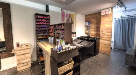 Espace de soins capillaires chez Judith M Pour Nous Avons Carte Blanche à Montréal, Québec, CA.