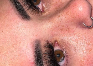 Close-up of long, voluminous lashes from SarciasLashStudio in Holmview, Queensland, AU.