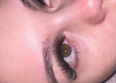 Close-up of expertly done eyelashes at SarciasLashStudio, Holmview, Queensland, AU, showcasing precision.