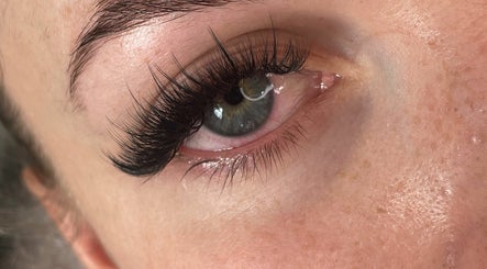 Lash by Holly image 3