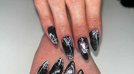 Demon Daggerz Nail Bar image 2