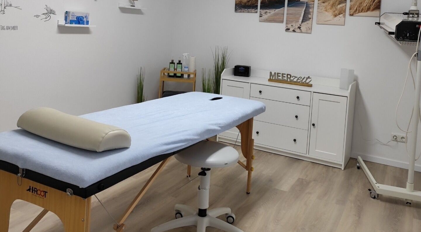 Massageraum von Massagepraxis Lucht in Tornesch, Schleswig-Holstein, DE, mit einem gemütlichen Ambiente.