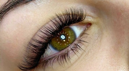 the little lash image 3