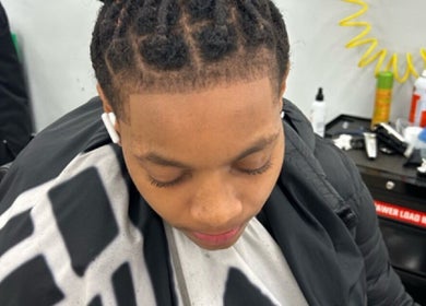 Stylish haircut at Mobile Barber Phill, North Canton, Ohio, US. Experience premium grooming service.