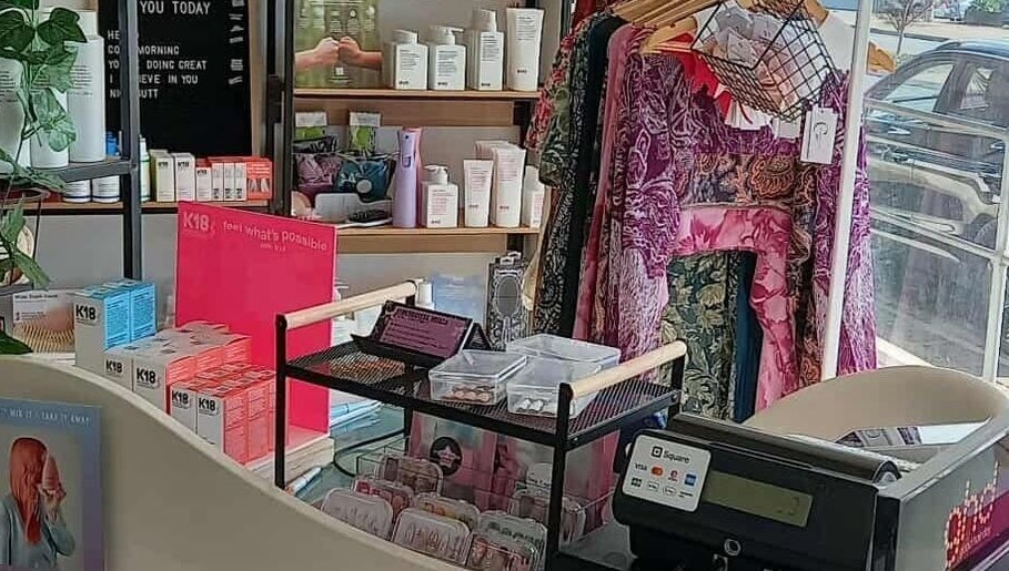 Hair Lounge at CBR, bilde 1