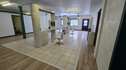 Image de Skin Deep Salon & Tanning 2