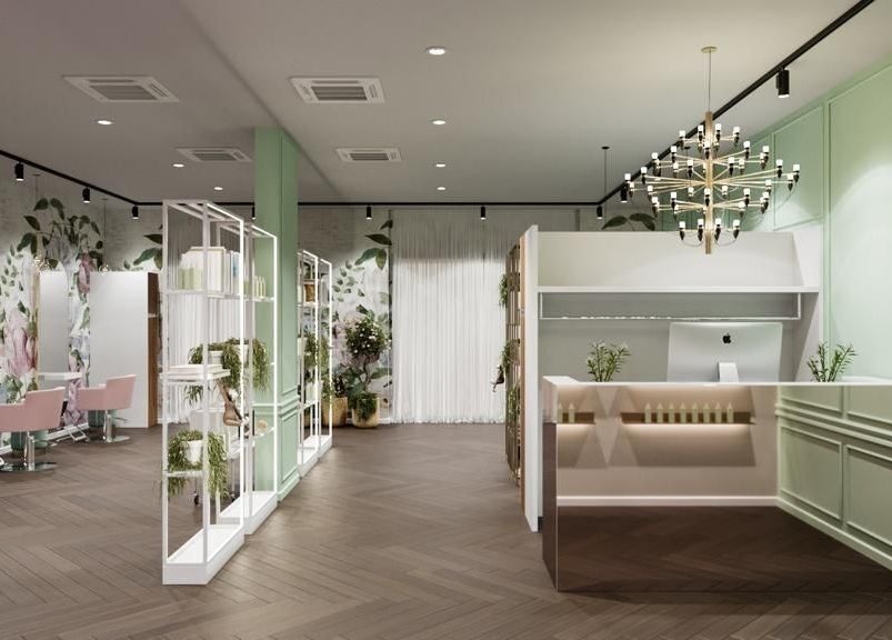 Interno elegante di Alchimie SAGL a Mendrisio, Ticino, CH, con dettagli floreali e arredamento sofisticato.