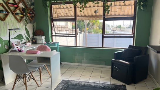 The A List Beauty Salon