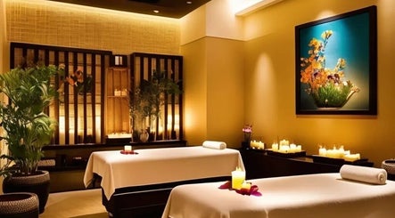 Green Unisex Salon And Spa image 2