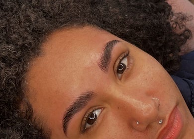 Realce de sobrancelhas no Thais Andressa Lash (Luxury Studio), São Paulo, São Paulo, BR.