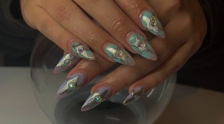 Sol Snatched Nails by Isabella slika 3